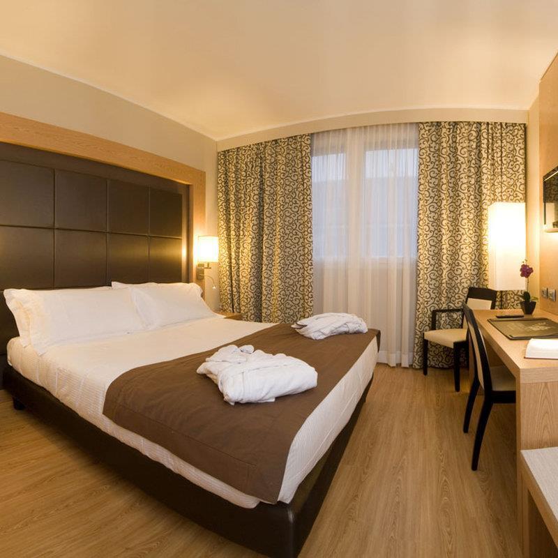 Virginia Palace Hotel Гарбаньяте-Міланезе Номер фото