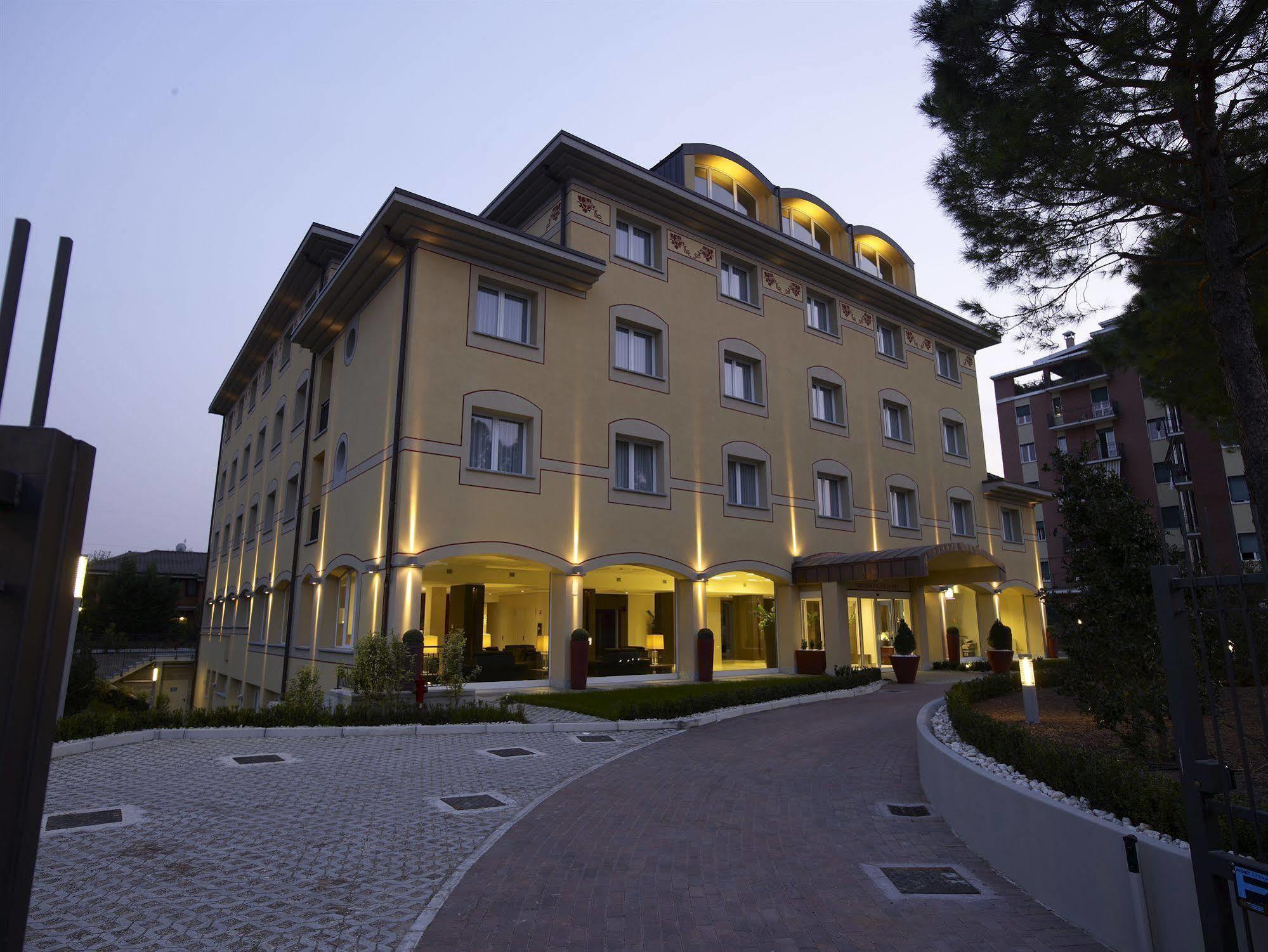 Virginia Palace Hotel Гарбаньяте-Міланезе Екстер'єр фото
